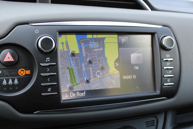 Toyota YARIS 1.5 Hybrid Design Sport | Rijklaar | Trekhaak | All season | Navi | Clima | Cruise | Camera