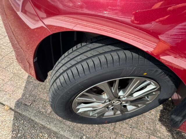 Toyota YARIS 1.5 Hybrid Dynamic | 2e eigenaar | NL Auto 38.899 KM | NAP | Achteruitrijcamera | Cruise control | Airco | APK tot 21-08-2027 |