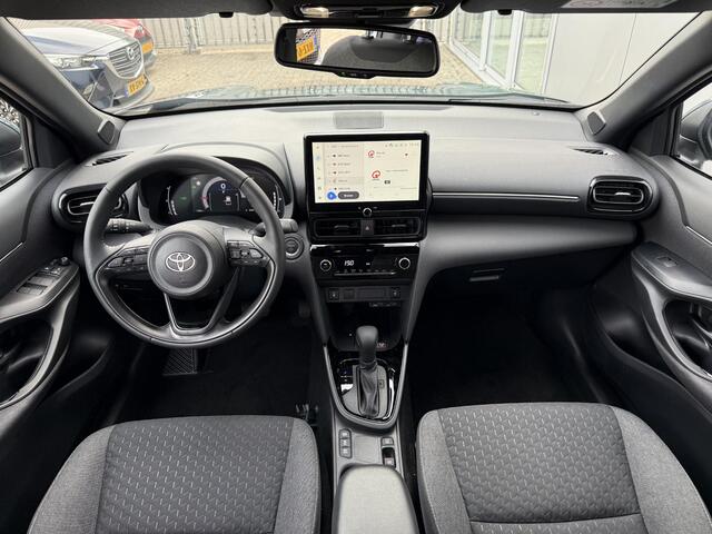 Toyota YARIS Cross 1.5 Hybrid 115 Dynamic **STOEL EN STUURWIELVERWARMING/ DODEHOEK DETECTIE/ PARKEERSENSOREN**