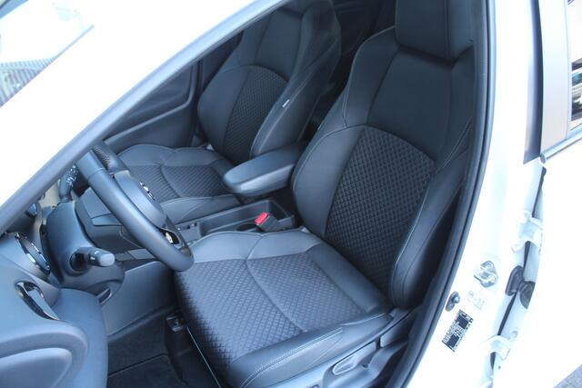 Toyota YARIS 1.5 Hybrid 116pk Executive Automaat NL-Auto NAP 10 Jaar Garantie Clima Cruise Navi Carplay Camera 17"LMV Stoelverwarming