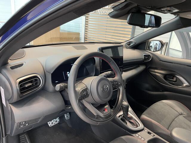 Toyota YARIS 1.5 Hybrid 130 GR Sport | Panoramadak | JBL | afneembare trekhaak |