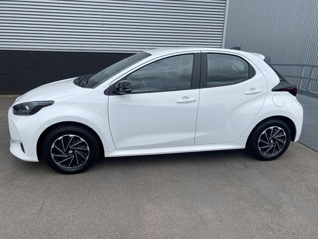 Toyota YARIS 1.5 Hybrid Active Apple CarPlay/Android Auto navigatie, achteruitrij camera, Adaptieve cruise control,