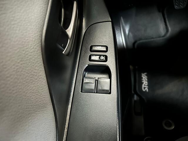 Toyota YARIS 1.0 VVT-i Aspiration. Navi. Airco!