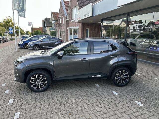 Toyota YARIS Cross 1.5 Hybrid 130pk Executive Limited dodehoekdetectie / stoelverwarming / stuurwielverwarming / parkeersensoren voor + achter / Navigatie / Apple Carplay / Android Auto / parkeercamera / 10 jaar garantie / rijklaarprijs