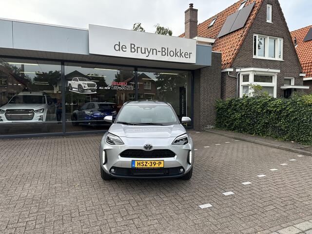 Toyota YARIS Cross 1.5 Hybrid 130pk Executive Limited dodehoekdetectie / stoelverwarming / stuurwielverwarming / parkeersensoren voor + achter / Navigatie / Apple Carplay / Android Auto / parkeercamera / 10 jaar garantie / rijklaarprijs
