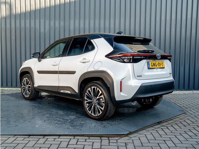 Toyota YARIS Cross 1.5 Hybrid Executive Bi-Tone | Head Up | BSM | Camera | Navi | Stoelverw. | Keyless | Prijs Rijklaar!!