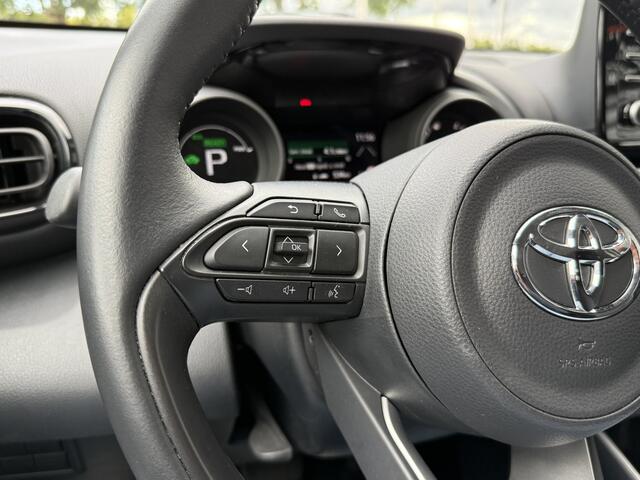 Toyota YARIS 1.5 Hybrid Dynamic 19.530KM!! | Automaat | Camera | Stoelverwarming | Navi | Clima | LM Velgen RIJKLAARPRIJS INCL 12 MAANDEN GARANTIE EN BEURT