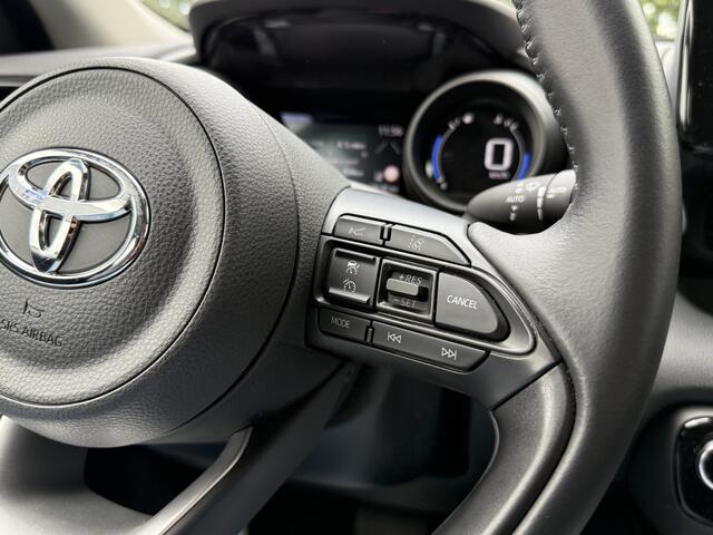 Toyota YARIS 1.5 Hybrid Dynamic 19.530KM!! | Automaat | Camera | Stoelverwarming | Navi | Clima | LM Velgen RIJKLAARPRIJS INCL 12 MAANDEN GARANTIE EN BEURT