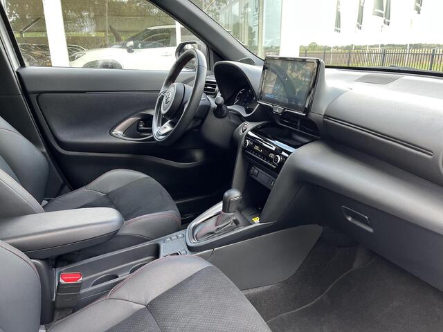 Toyota YARIS Cross 1.5 Hybrid GR Sport | Navigatiesysteem | Stoel- en stuurwielverwarming | PDC