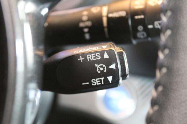 Toyota YARIS 1.5 Hybrid Y20 Camera l Stoel verwarming l Navi l grootlicht assist l lane assist l cruise controle