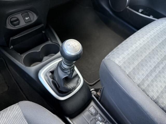 Toyota YARIS 1.3 VVT-i | Navigatie | Trekhaak | Metallic lak