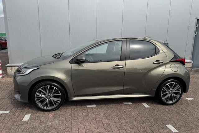 Toyota YARIS 1.5 Hybrid 130 Executive Stoel- & Stuur verwarming, HUD, Dodehoek detectie, Parkeersensoren rondom, JBL, LED, Leder met premium stof, Smart Key