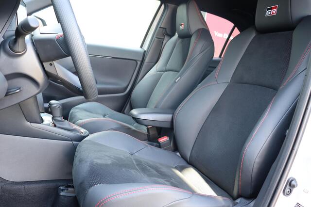 Toyota YARIS Cross 1.5 Hybrid GR Sport, Head up display, JBL-audio, Stuurverwarming