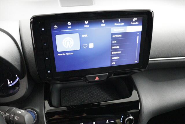 Toyota YARIS Cross 1.5 Hybrid 115 First Edition | stoel en stuurverwarming | Navigatie | Apple Carplay/Android Auto |