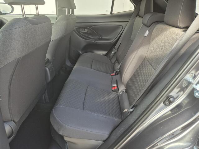 Toyota YARIS Cross 1.5 Hybrid 130 TeamPlayer Dynamic / tot 10 jaar Garantie / Winter Pakket / Safety Pakket / Adaptief CC / Stuur-, Stoel en voorruitverwarming / Draadloze telefoon lader / Apple Carplay Android Auto / Achteruitrijcamera /