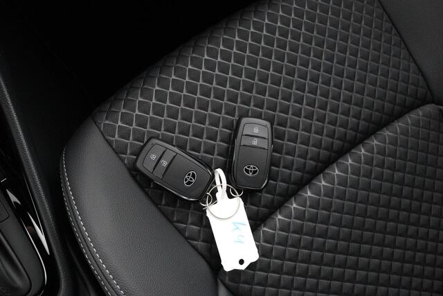 Toyota YARIS 1.5 Hybrid 130 Executive | Nieuw uit voorraad leverbaar! | 10 Jaar Garantie! |