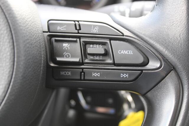 Toyota YARIS Cross 1.5 Hybrid Active Apple carplay/ android auto l All weather banden | Armsteun | Elektrisch inklapbare buitenspiegels | Climate control | Achteruitrijcamera | Verwarmbare spiegel VDL auto