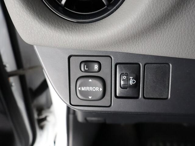 Toyota YARIS 1.5 HYBRID BI-TONE GARANTIE 4-2030! CAMER. DEALERAUTO ! PDC . GARANTIE TOT 04-2030