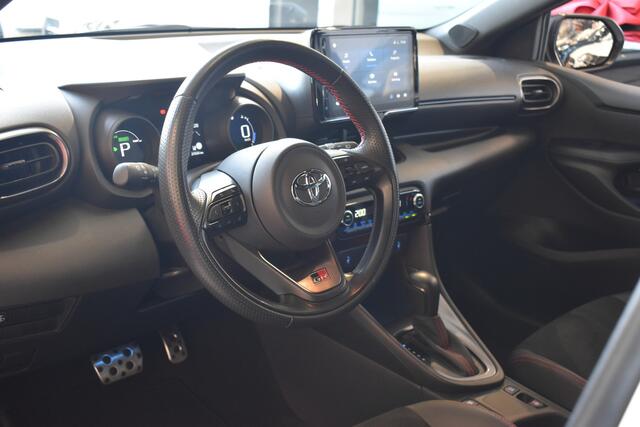 Toyota YARIS 1.5 Hybrid GR Sport 100% Toyota Onderhouden | Navigatie | Camera | 12 mnd BOVAG garantie Whatsapp 06-53188999