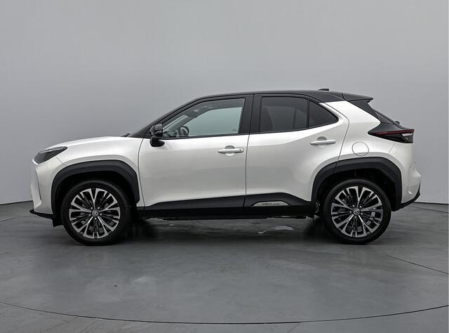 Toyota YARIS Cross 1.5 Hybrid Executive | Panoramadak | Trekhaak | Blindspot | Stoelverwarming | PDC voor en achter | JBL |