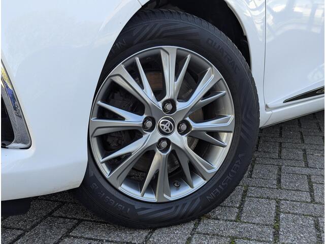 Toyota YARIS 1.5 Hybrid Aspiration | Cruise control | Climate control | Camera | Navi | Lane assist | Bluetooth