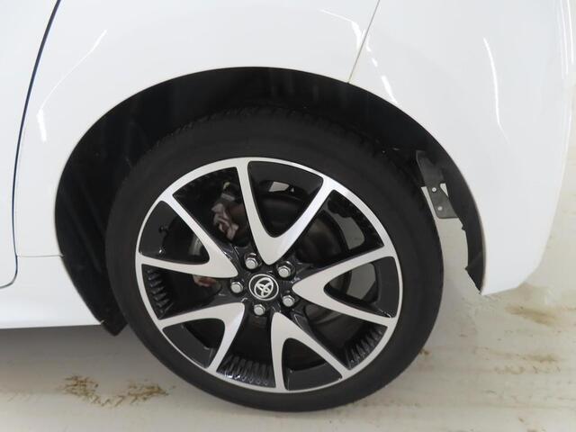 Toyota YARIS 1.5 Hybrid Automaat Executive Leer Navi Camera Ad Cruise Stoelverwarming Dodehoek Parkeersensoren