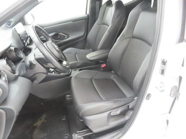 Toyota YARIS 1.5 Hybrid Automaat Executive Leer Navi Camera Ad Cruise Stoelverwarming Dodehoek Parkeersensoren