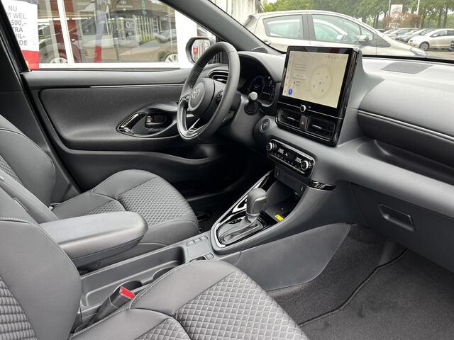 Toyota YARIS 1.5 Hybrid 130 Executive | Ash Grey Metallic | Direct uit voorraad leverbaar