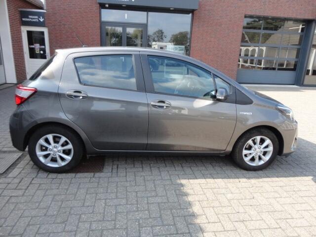 Toyota YARIS 1.5 Hybrid Active Navi ,Lmv ,Camera