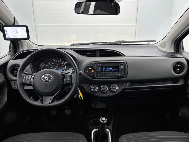Toyota YARIS 1.0 VVT-i Comfort | Airco | Navigatie | Metallic Lak | Nederlandse Yaris |