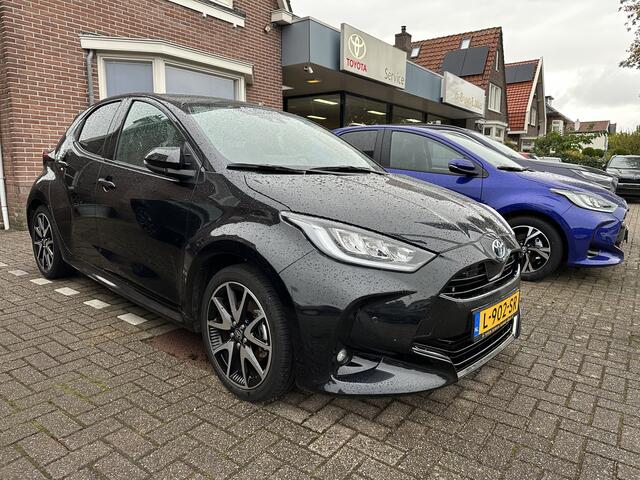 Toyota YARIS 1.5 Hybrid Executive Panoramadak / Navigatie / Stoel- en stuurverwarming / Parkeersensoren voor en achter / 1e eigenaar, dealeronderhouden / Toyota Garantie