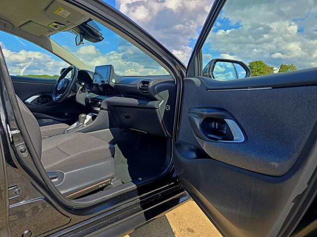 Toyota YARIS 1.5 Hybrid 115 Business - Euro 6 - 95 Pk - Navigatie - ParkeerCamera - AppleCarplay AndroidAuto