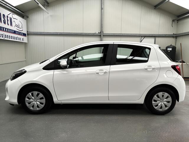 Toyota YARIS 1.0 VVT-i Aspiration KEURIGE AUTO !! | 12 Voltaansluiting | 1e Eigenaar. | Achteruitrijcamera