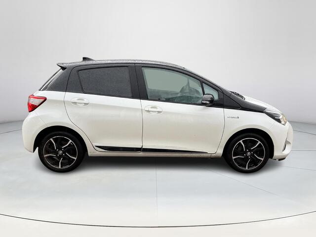 Toyota YARIS 1.5 Hybrid Bi-Tone | Parkeercamera | Stoelverwarming | Donker glas | Cruise control |