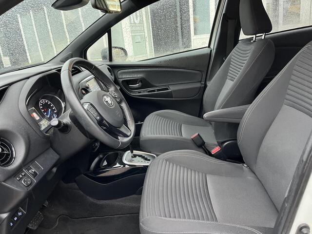 Toyota YARIS 1.5 Hybrid Bi-Tone | Parkeercamera | Stoelverwarming | Donker glas | Cruise control |