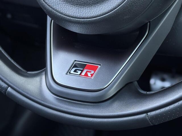 Toyota YARIS 1.5 Hybrid 130 GR Sport | Panorama-dak | JBL-audio | PDC Rondom | BSM | LED |