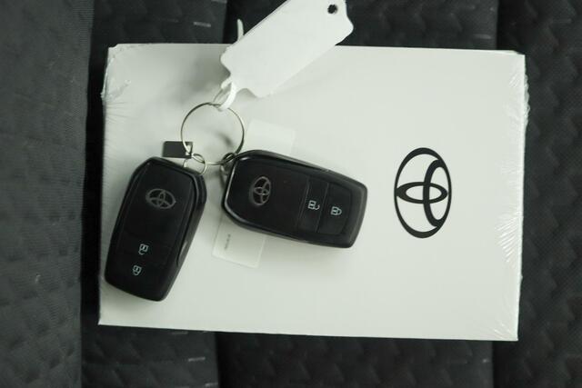 Toyota YARIS Cross 1.5 Hybrid 115 Dynamic | Comfort Pack | Stoel- en Stuurverwarming | Parkeersensoren | Adaptieve Cruise Control | Privacy Glass | 10 Jaar Garantie! |