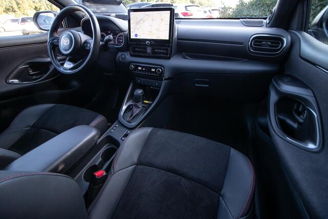 Toyota YARIS 1.5 Hybrid 130 GR Sport - Pano dak | Ad. Cruise | Stoelverw. | Cam | Nav