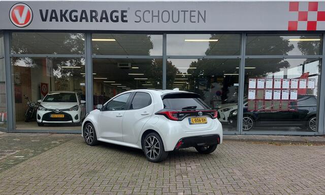 Toyota YARIS 1.5 Hybrid Executive Pano 17 inch