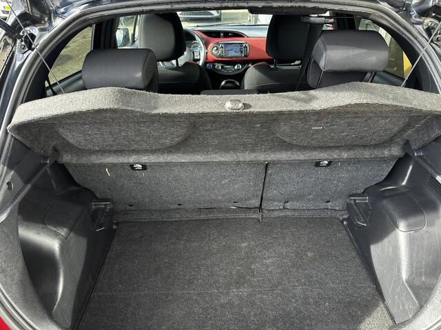 Toyota YARIS 1.5 Hybrid Bi-Tone NAVI,CLIMA,CRUISE,LICHTMETAAL