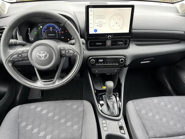 Toyota YARIS 1.5 Hybrid 115 Dynamic | Emotional Red | Comfort Pack | Nieuw uit voorraad leverbaar |