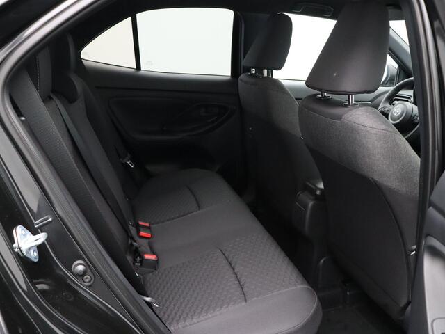 Toyota YARIS Cross 1.5 Hybrid 130 Dynamic | Achteruitrijcamera | Stuur, Voorruit en stoelverwarming | Apple Carplay & Android Auto |