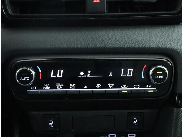 Toyota YARIS 1.5 Hybrid 130 Executive | Navigatie | Parkeer sensoren | Stoelverwarming |