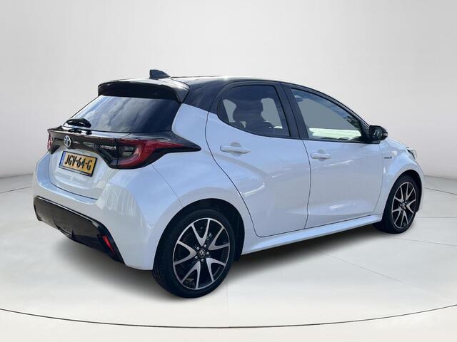 Toyota YARIS 1.5 Hybrid Executive | Bi-tone | Carplay | Head up display | Dode hoek detectie | 17 inch LM-velgen |