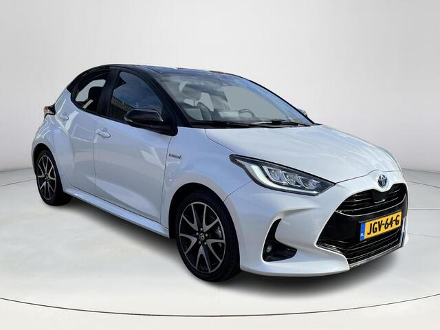 Toyota YARIS 1.5 Hybrid Executive | Bi-tone | Carplay | Head up display | Dode hoek detectie | 17 inch LM-velgen |