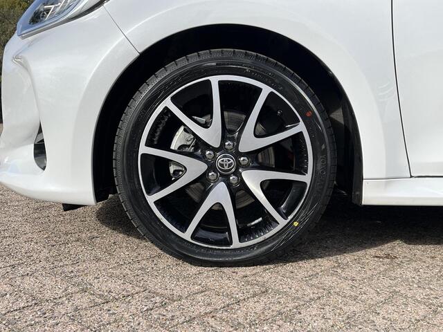 Toyota YARIS 1.5 Hybrid Executive | Bi-tone | Carplay | Head up display | Dode hoek detectie | 17 inch LM-velgen |