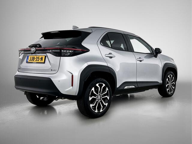 Toyota YARIS Cross 1.5 Hybrid Dynamic | Climate control | Adaptive cruise control | LM velgen |