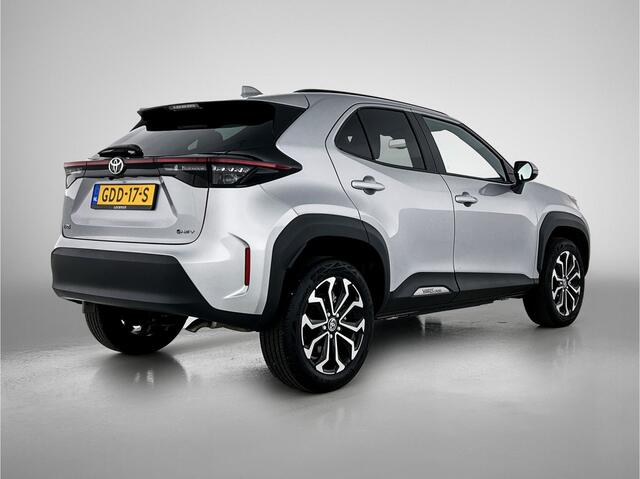 Toyota YARIS Cross 1.5 Hybrid 115 First Edition | 17" Lichtmetalen Velgen | Apple Carplay -/ Android Auto | Parkeercamera | Climate Control |