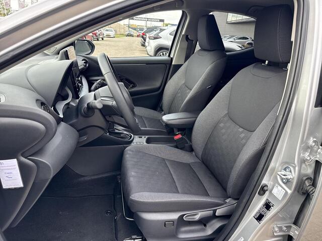 Toyota YARIS 1.5 Hybrid 115 First Edition **KEYLESS/ ADAPTIEVE CRUISE CONTROL/ AUTOMATISCHE DIMLICHTEN/ 36 MAANDEN GARANTIE**