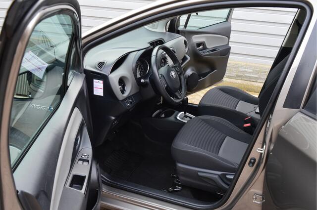 Toyota YARIS 1.5 Hybrid Active O.a: Trekhaak, Camera, Clima, Audio, Cruise, Rijklaar, Etc. All-in prijs!